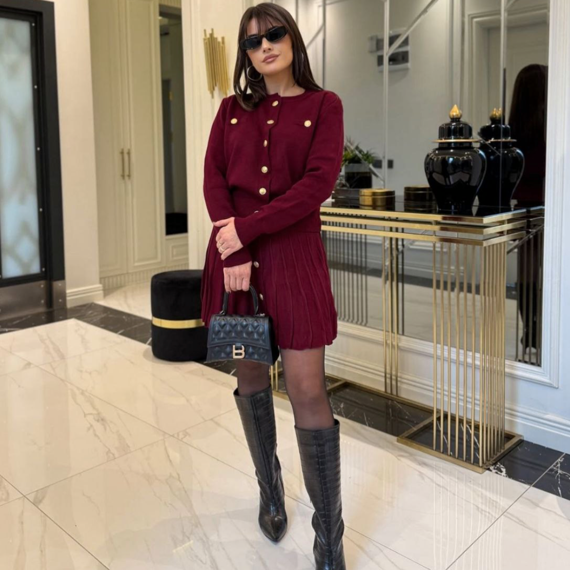 ensemble cardigan et sa mini jupe plissé